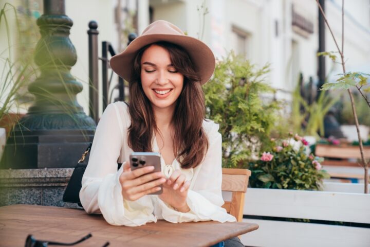 遠距離で付き合ってないのに毎日LINEする男性心理とは？ラインの脈ありサインも！