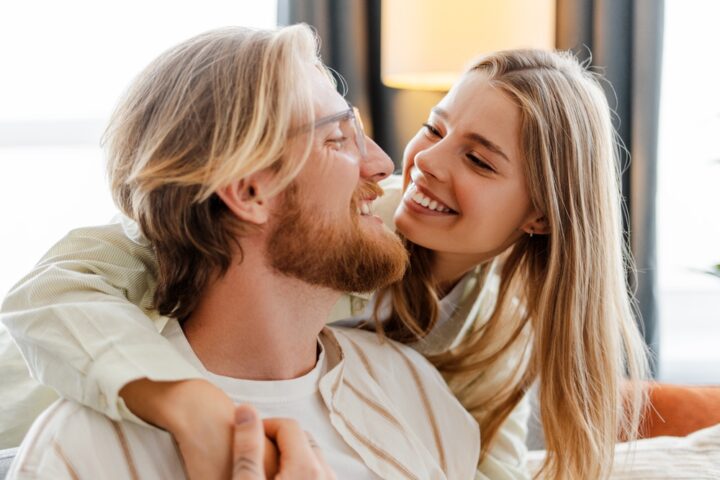 話さなくても相手の気持ちが理解できる女性