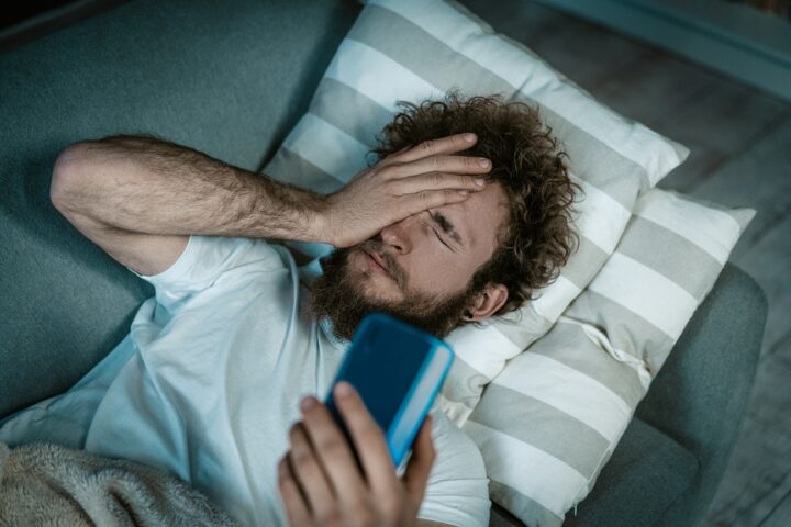 いい感じだったのに未読無視する男性心理とは？好きな人に未読無視する理由と対処法