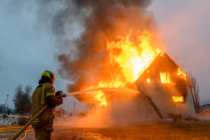 火事の夢は宝くじが当たる予兆？宝くじをいつ買うと良いのか徹底解説！ 