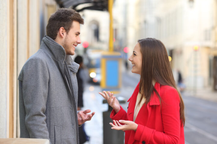 偶然の再会を何度も繰り返す