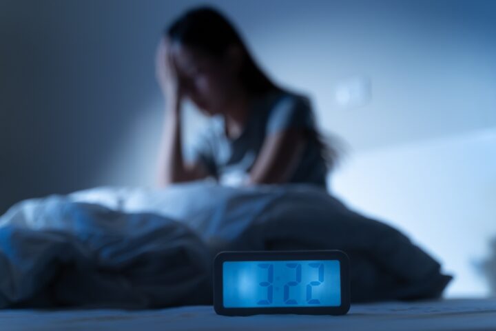 ツインレイが夜中に目が覚める理由！目覚める時間別の意味や睡眠障害への対処法も